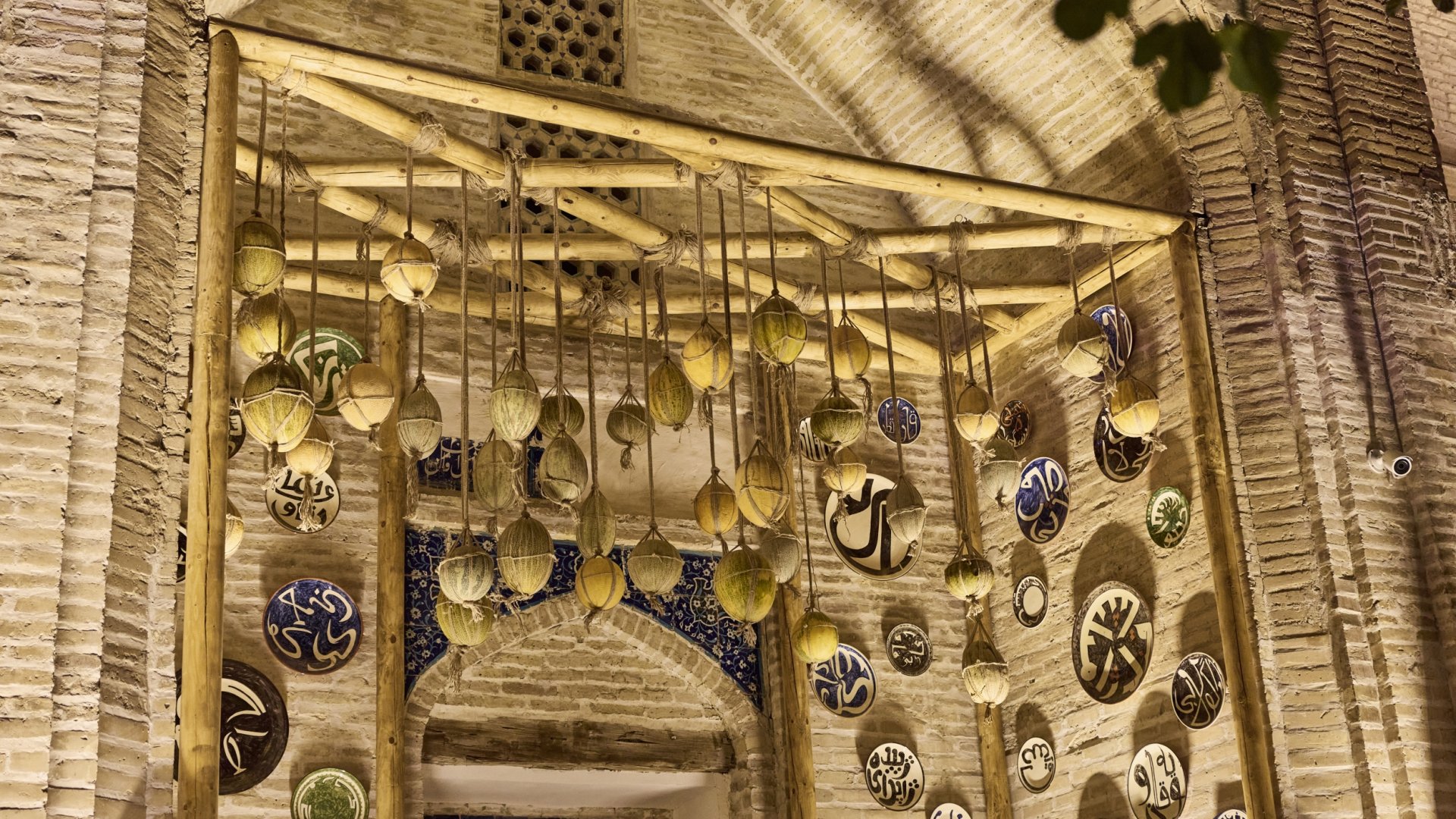 QOURDS & QURBAN, de Slavs and Tatans, en collaboration avec Abdulla Narzullaev