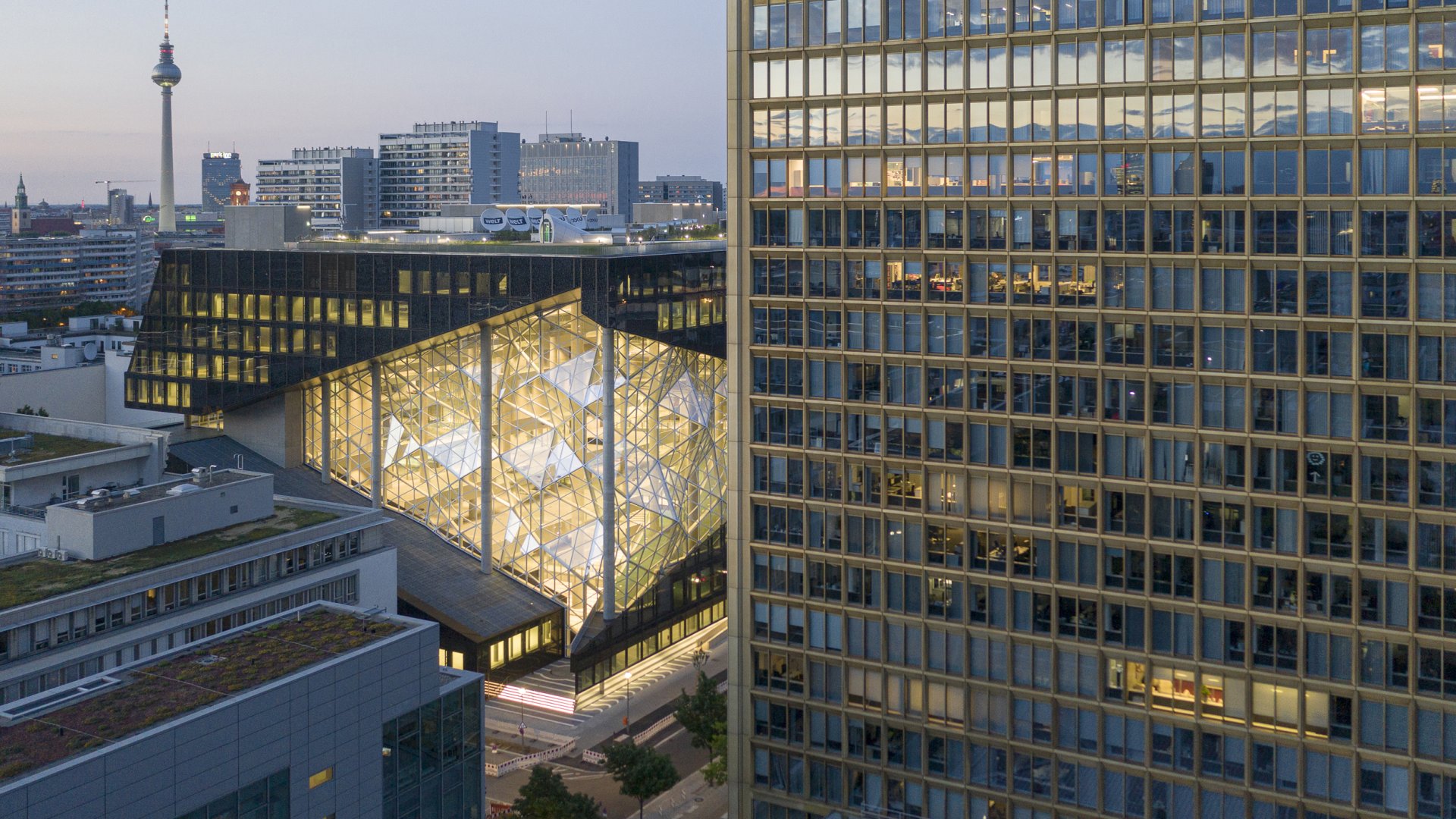 axel_springer_campus_berlin_copyright_laurianghinitoiu_concepteur_lumiere_internal_use_2_of_5_r.jpg